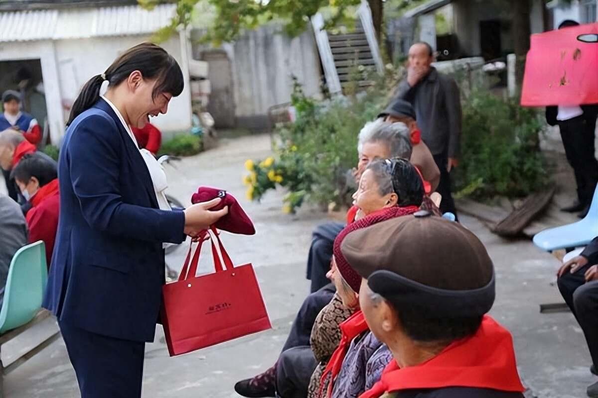 为老人挑选礼物指南：从生活便利到情感关怀