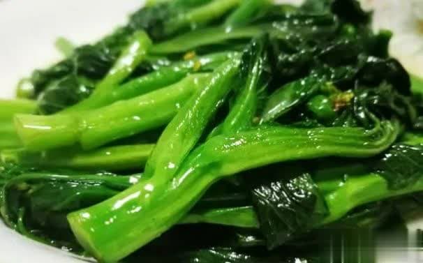 美食教程：清炒鲜嫩菜心，色香味俱全，简单几步享受美味