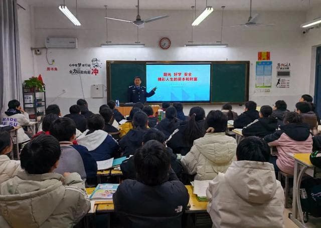 当“哪吒”走进校园：公安民警法治宣传开启新“神话”
