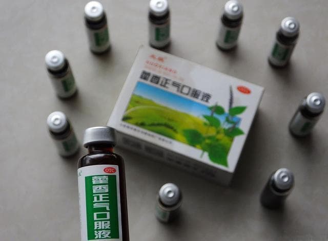 冬季使用藿香正气水：既可缓解肠胃不适又要注意禁忌