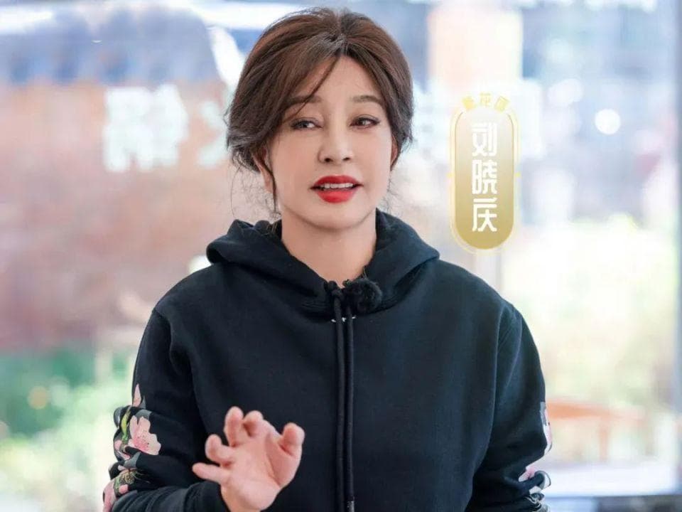 74岁刘晓庆凭啥能火出圈？因为她是真的“人间清醒”