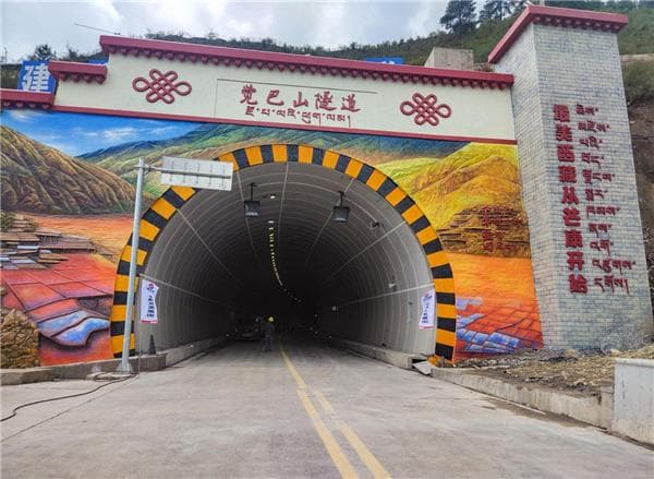 在汉央企历时六年打通国道318线“卡脖子”工程