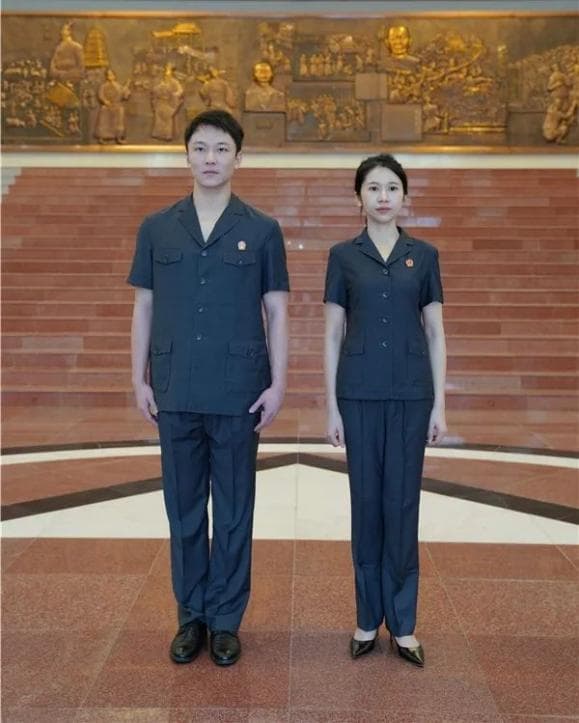 法院制服穿搭指南：从夏装到法袍的规范着装全解析