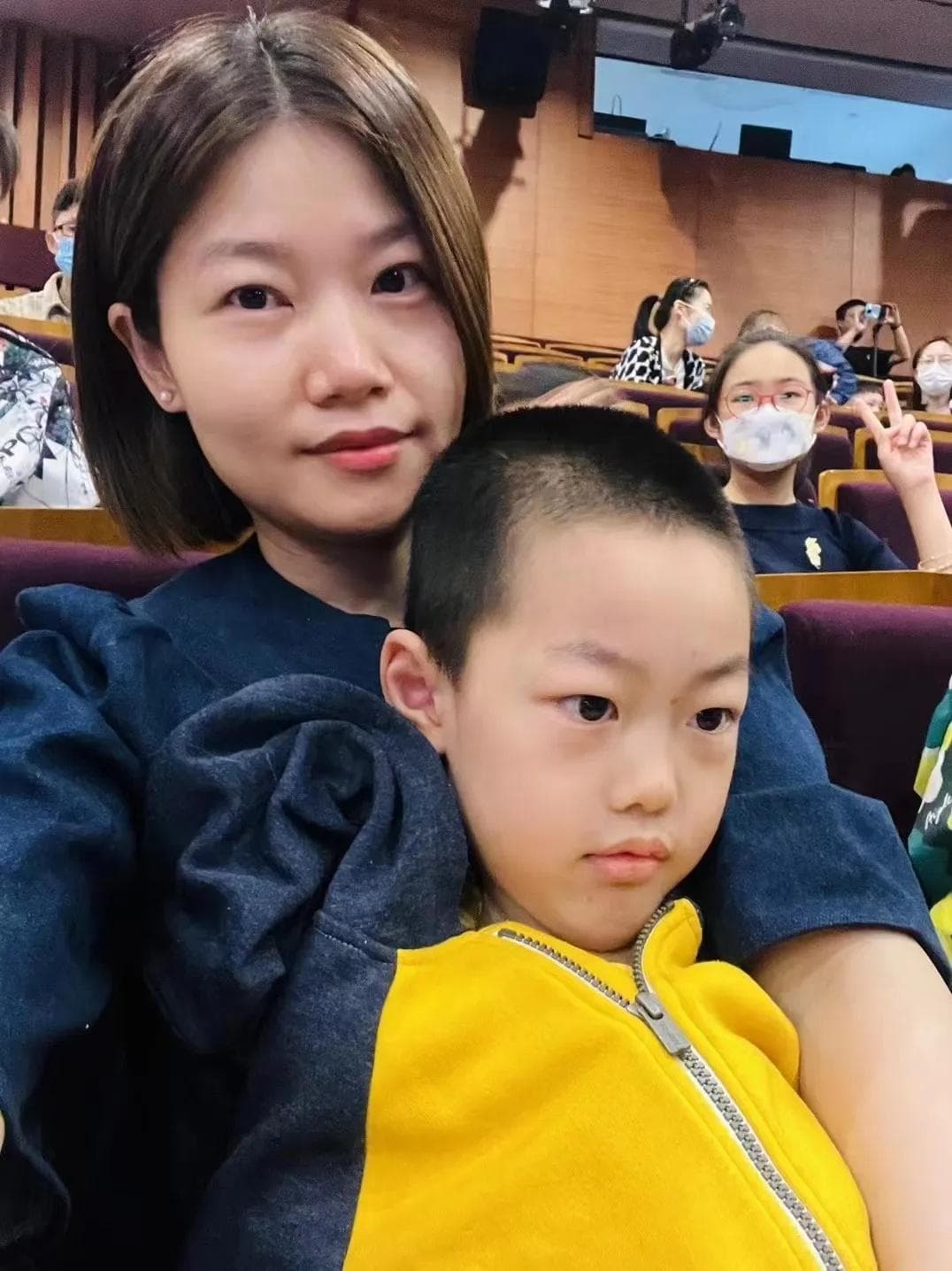 这位妈妈与儿子当了3年"同班同学"，她说……