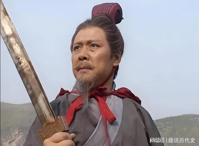 双剑合璧：刘备的"武器"如何成为乱世王者之剑？