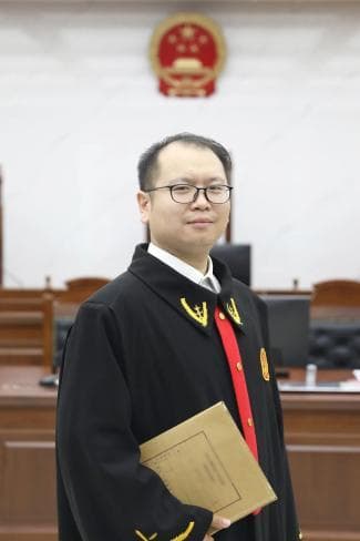 驾驶证暂扣期间发生事故，三者损失谁来赔？
