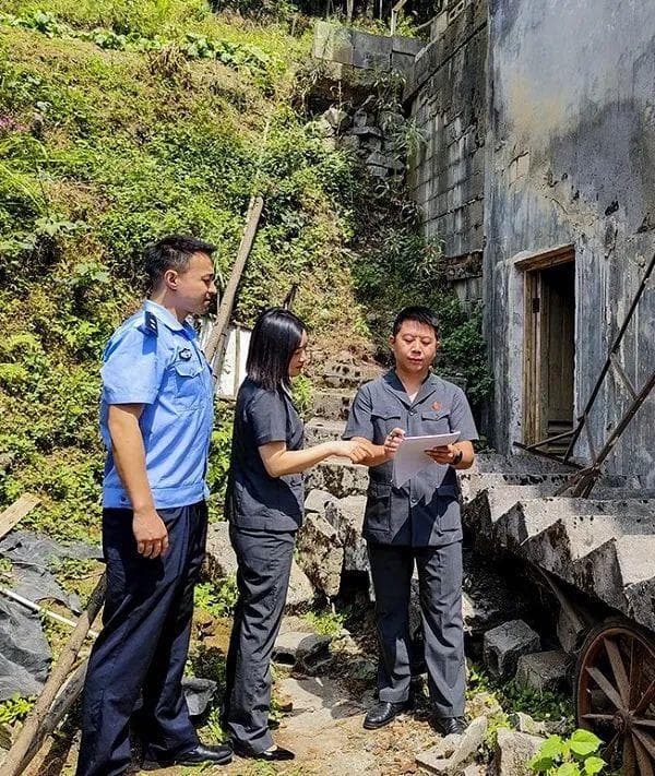 楼梯垮塌致人伤残，法院判转让10多年房屋的出卖方担责
