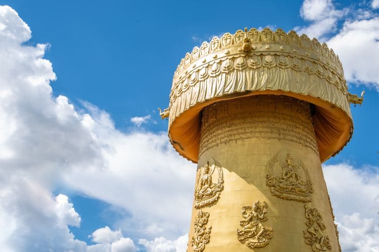 香格里拉大佛寺转经筒游玩攻略：景点详情、周边推荐及实用攻略