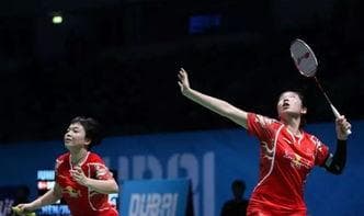 羽毛球反手击球动作要领是什么 如何练习反手动作  (羽毛球反向倒拍练习)