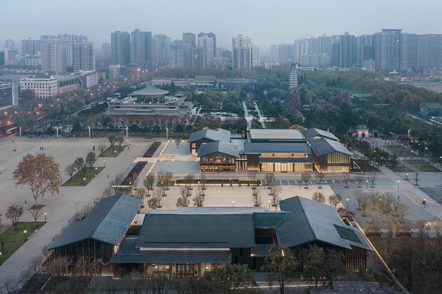 西安小雁塔下，安仁坊遗址展示厅与安仁驿站 / DDB秉仁设计