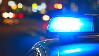 人民日报评上海民警执法：强调执法“硬度”并非“不文明执法”