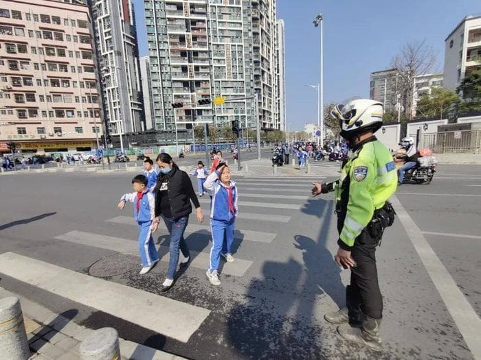 开学啦！接送孩子上下学，家长必知必会→