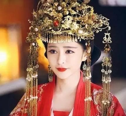 古代皇后的自称探秘：从“本宫”到“哀家”，揭秘后宫之主的独特称谓