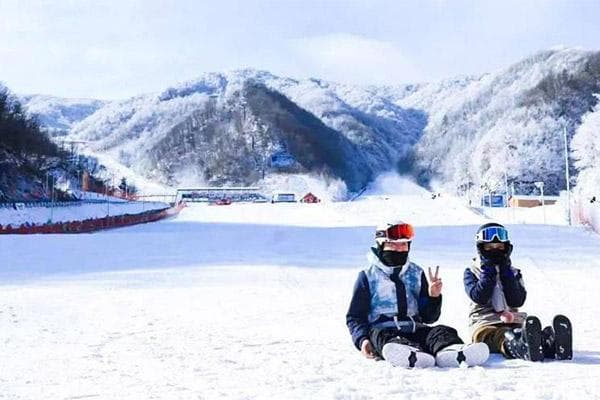 伏牛山滑雪度假乐园：洛阳1700米高海拔滑雪胜地，门票158元起