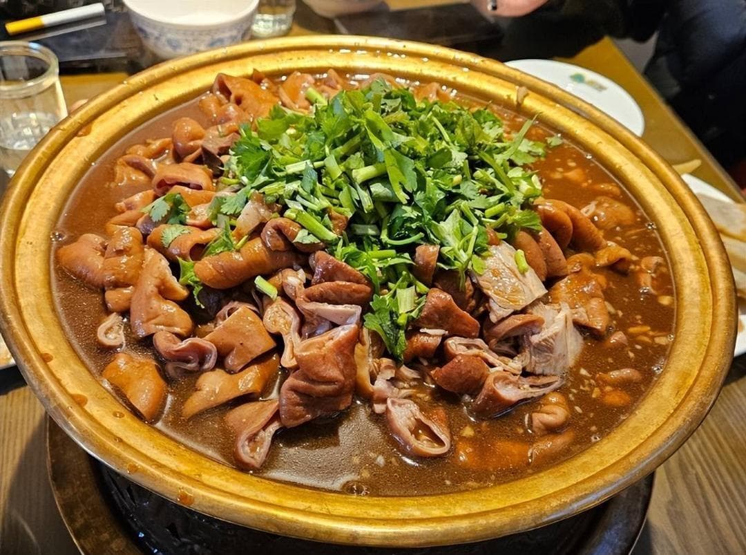 北京美食大揭秘！你知道的10大特色美食，哪一款最让你流口水？