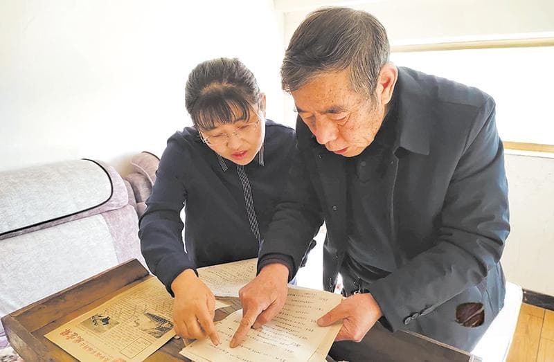 为还原英名背后的故事，他收集红色史料三十余载