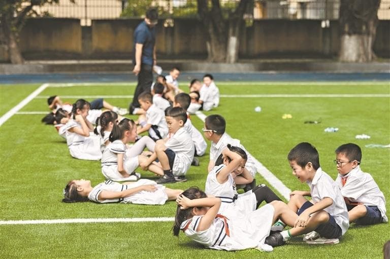 广州中小学课间延至15分钟：从“赶进度”到“张弛有度”