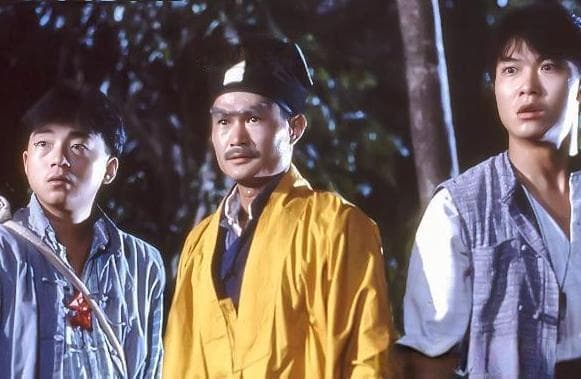 林正英《僵尸先生》角色塑造揭秘：从武打替身到“捉鬼大师”