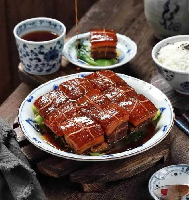 猪肉制作的经典名菜有哪些？猪肉十大名菜，你最喜欢吃哪道菜？