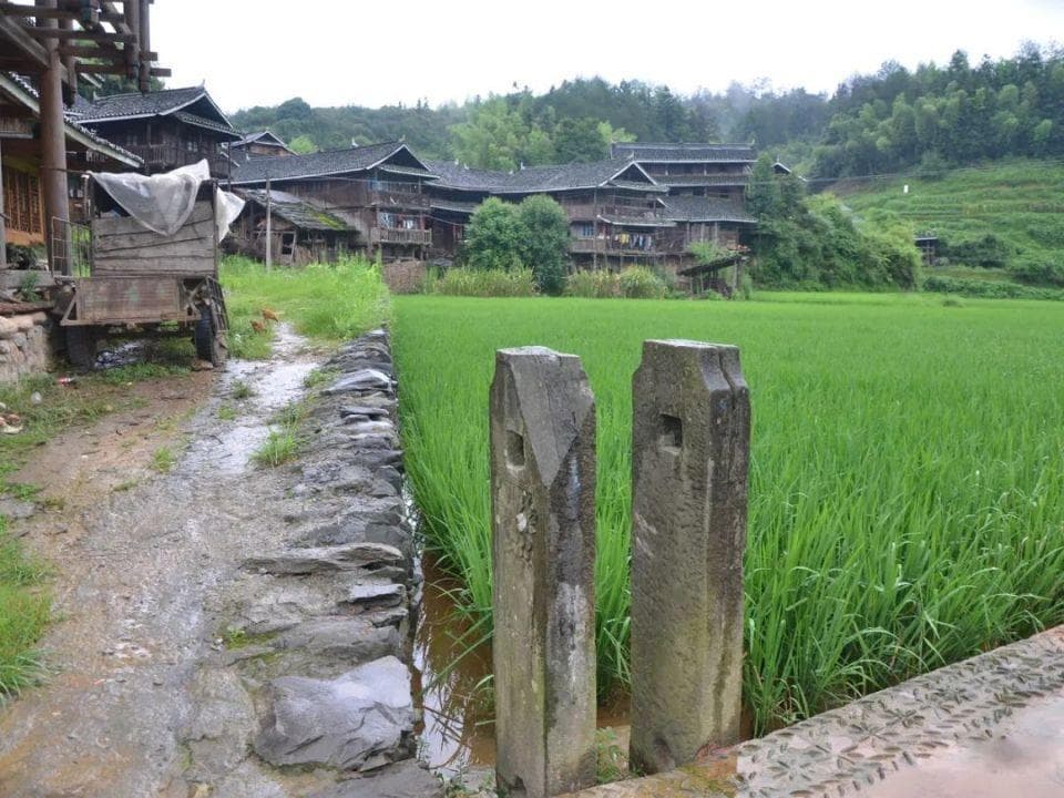 农村老话说“宁可房屋出场小，不可门前有人田”，是啥意思？有道理吗？