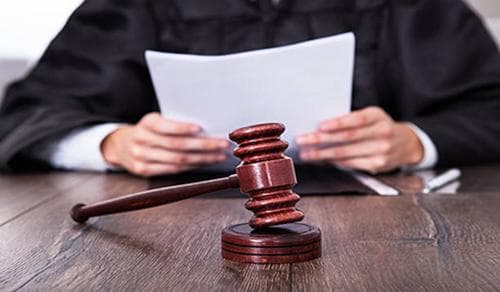 2025年如何查询自己是否被起诉？被起诉后该如何应对？