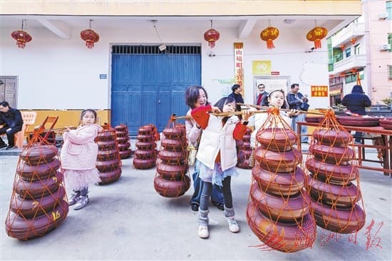 涵江区三江口镇芳山村： 千担万盘贺元宵