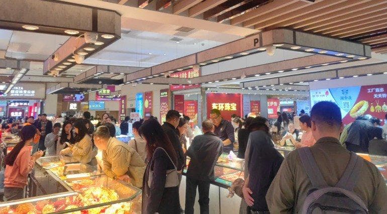 春节前黄金珠宝市场掀起小高潮 从业者怕价格“涨得太快”