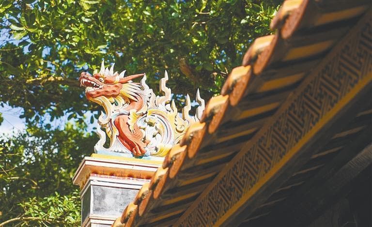 漫步海南岛，畅游在灰塑建筑艺术中