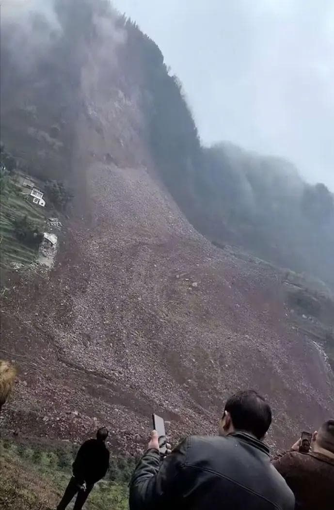 超长阴雨惹大祸！四川滑坡为何如此严重？分析：云贵准静止锋分析