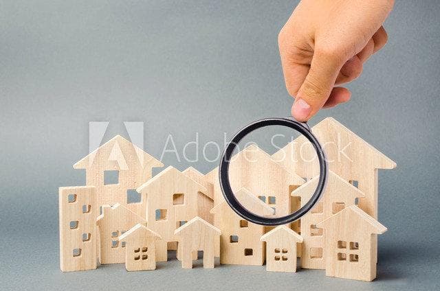 如何评估房产的声学环境和噪音控制？这样的评估对居住舒适度有何影响？