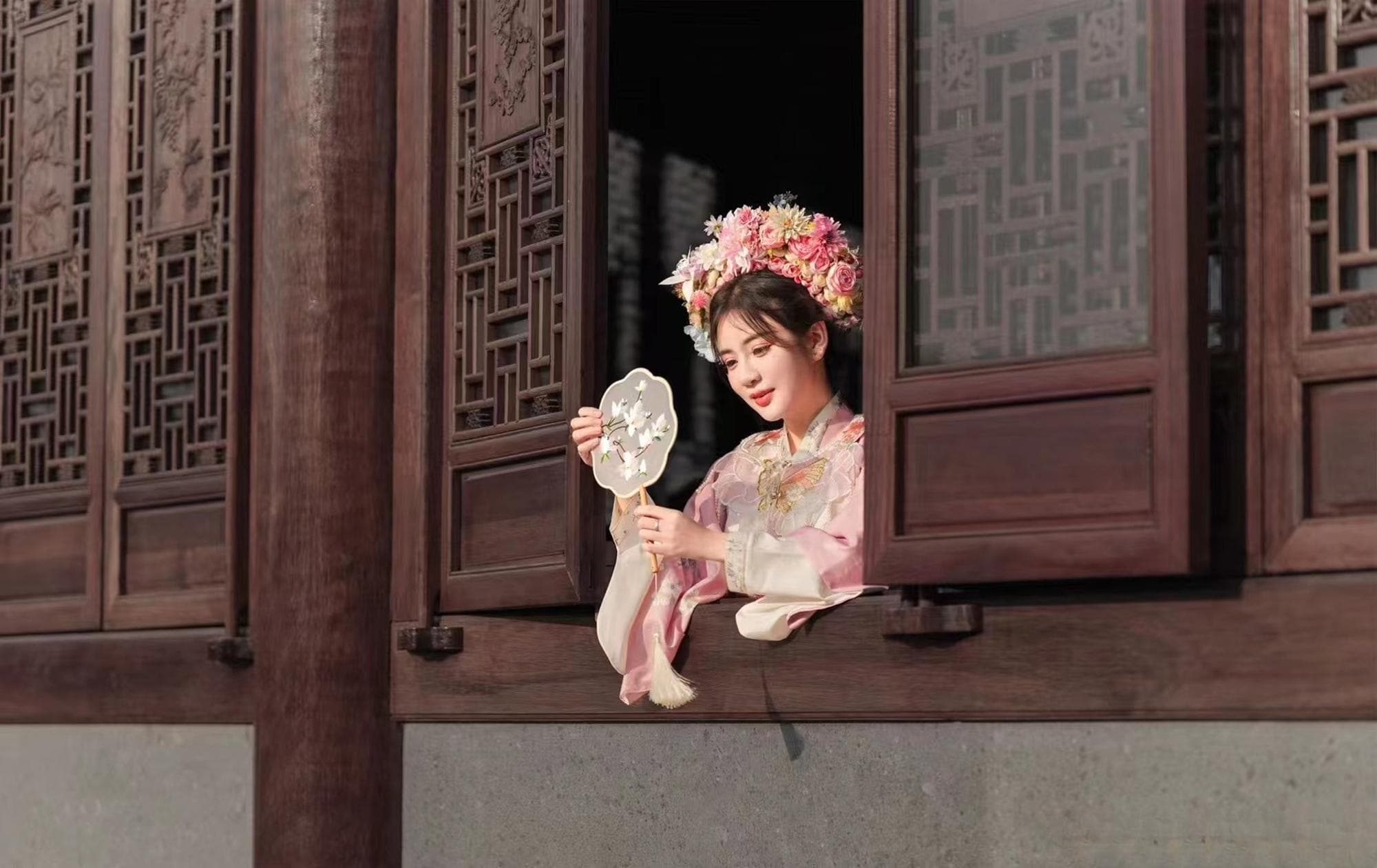 台州路桥：十里长街再现宋时簪花