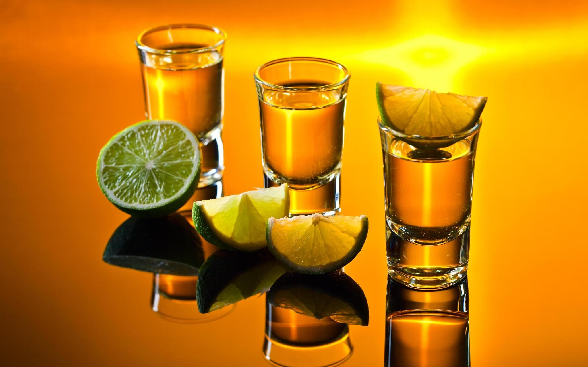 过节宅家总想喝几杯 提醒：成年人每日摄入酒精总量不超过15克