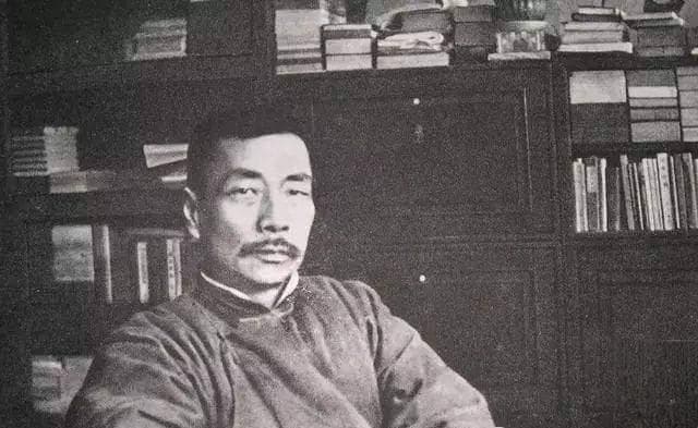 鲁迅：新文化运动旗手与现代文学奠基者