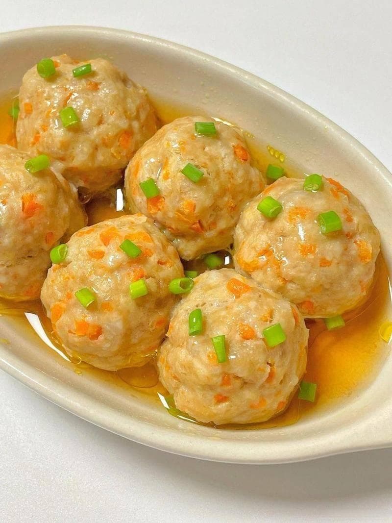 清蒸莲藕萝卜肉丸：一道营养美味的家常菜
