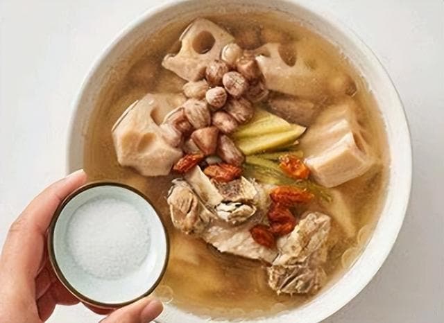 冬季每天一碗汤，滋阴润燥，神清气爽