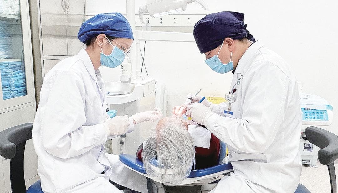 老年人每半年做一次口腔检查丨健康从“齿”开始