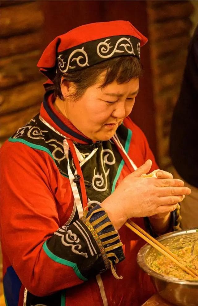 抚远极致品鲜美 赫哲非遗全鱼宴