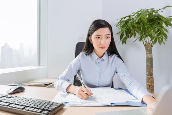 当代中国社会同居现象：以女性视角解析其法律意义与社会影响