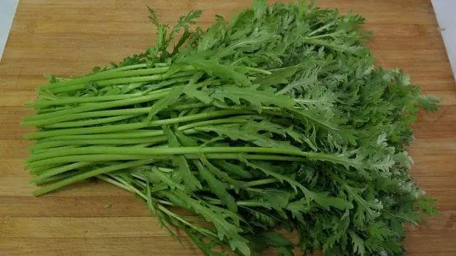 茼蒿的最佳吃法？传统与创新吃法大比拼，你更爱哪一款？