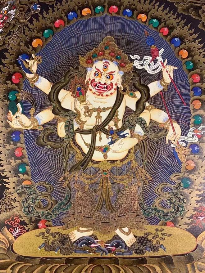 寺院大雄宝殿：释迦牟尼的殿堂，佛教三宝的象征