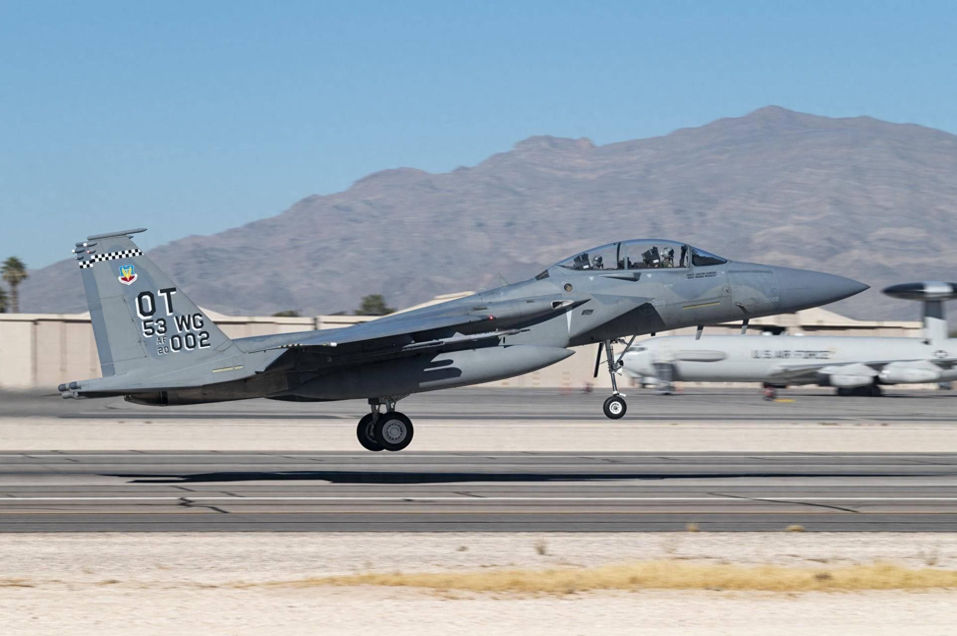中美战机对决：F15EX与J16到底谁更胜一筹呢