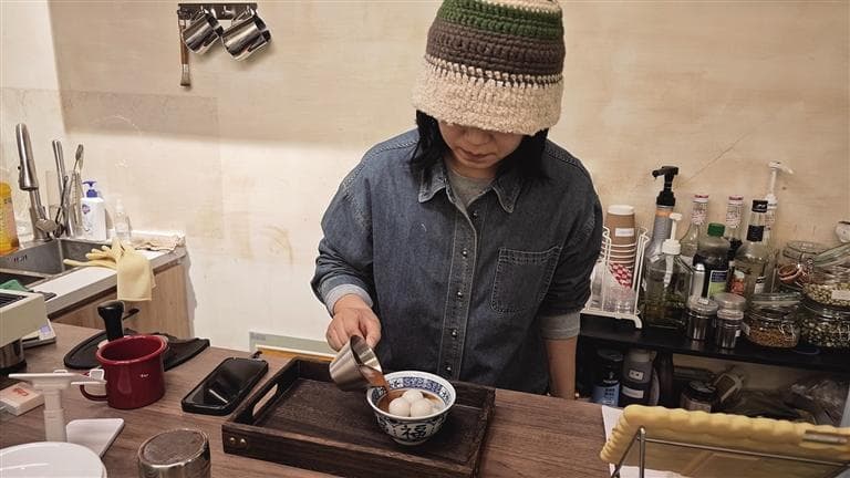 年轻人解锁汤圆“花式吃法”