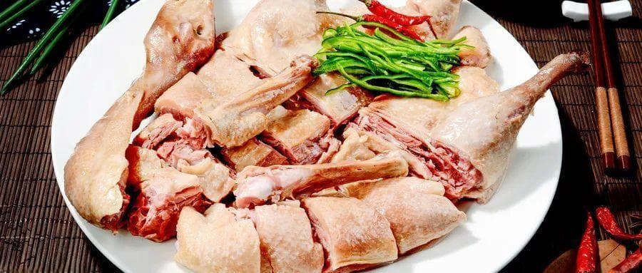 烤鸭、卤鸭暗藏健康隐患，专家解析鸭肉烹饪安全指南