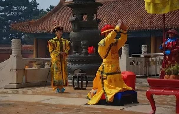 下拜是什么意思？“下拜”的含义详解：古代礼仪到现代象征