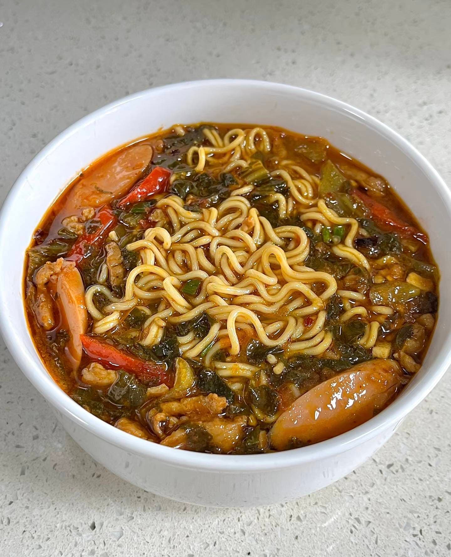 从零开始，轻松学会经典酸菜肉丝面的制作秘籍