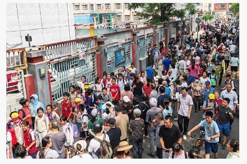 “双减”已三年，不同收入水平家庭教育差距或扩大｜教育观察
