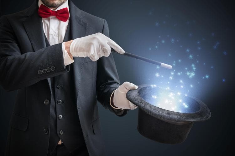揭秘魔术师的心理秘招：如何利用心理学原理欺骗观众？