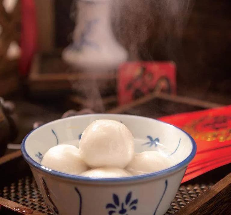 南北饮食文化的明珠：汤圆与元宵的全方位对比