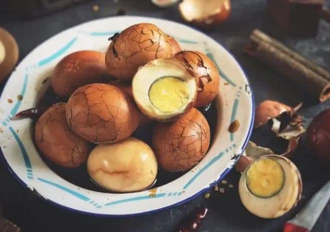 茶叶蛋的完美制作攻略：茶香浓郁，入味好吃，花纹漂亮