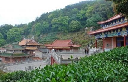雪峰寺：千年古刹的历史回响与自然之美